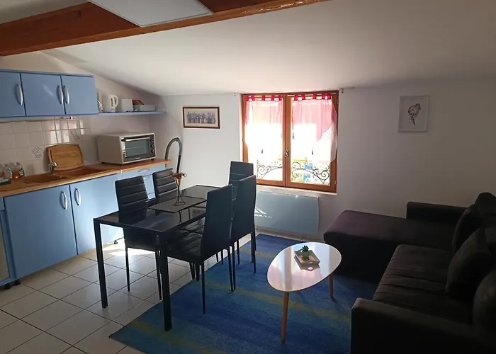 Camping Les Lavandes, 2*